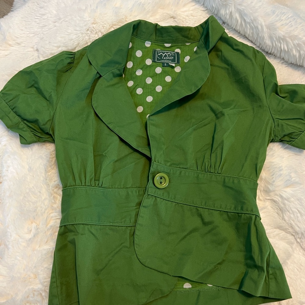 Green pull over top